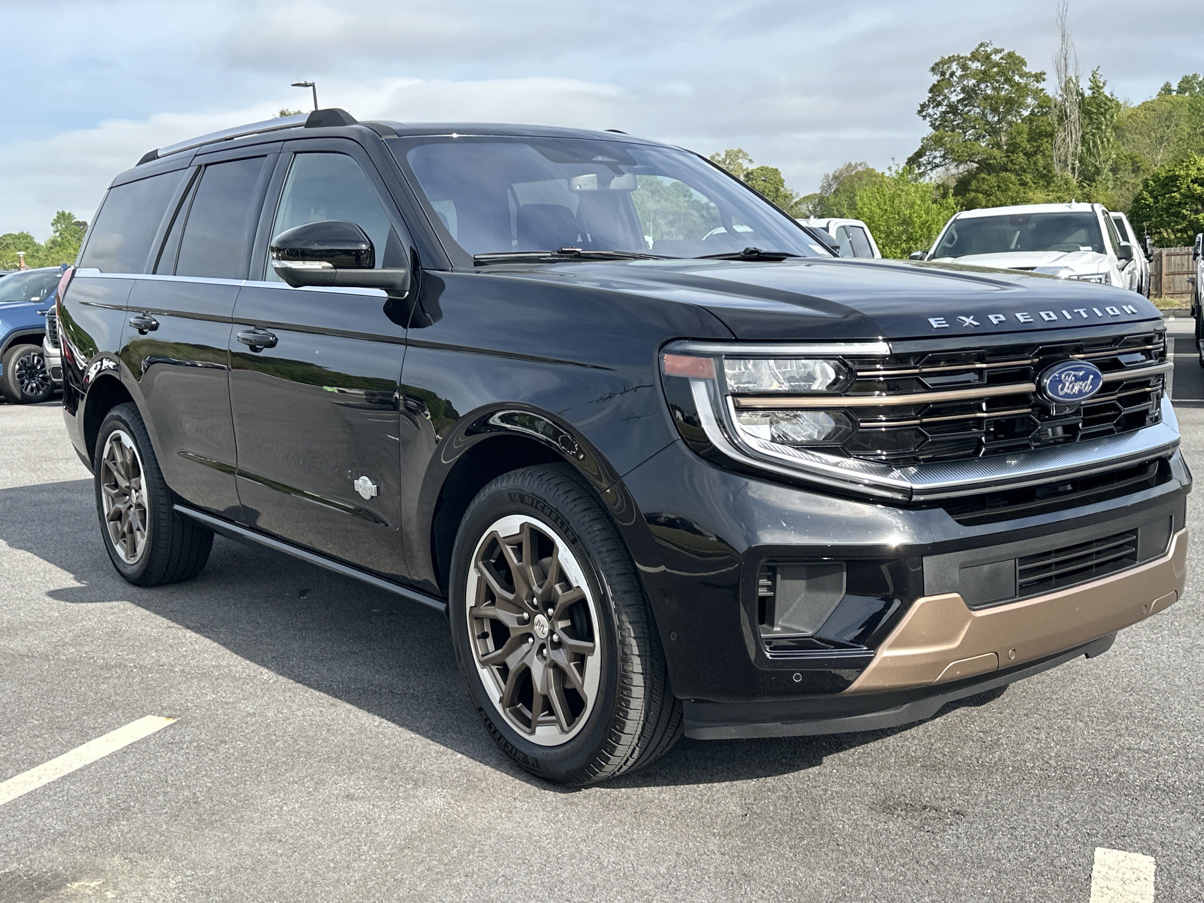 Used 2025 Ford Expedition King Ranch image 3