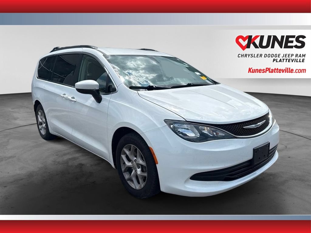 Used 2018 Chrysler Pacifica Touring w/ Tire & Wheel Group FWD image 1
