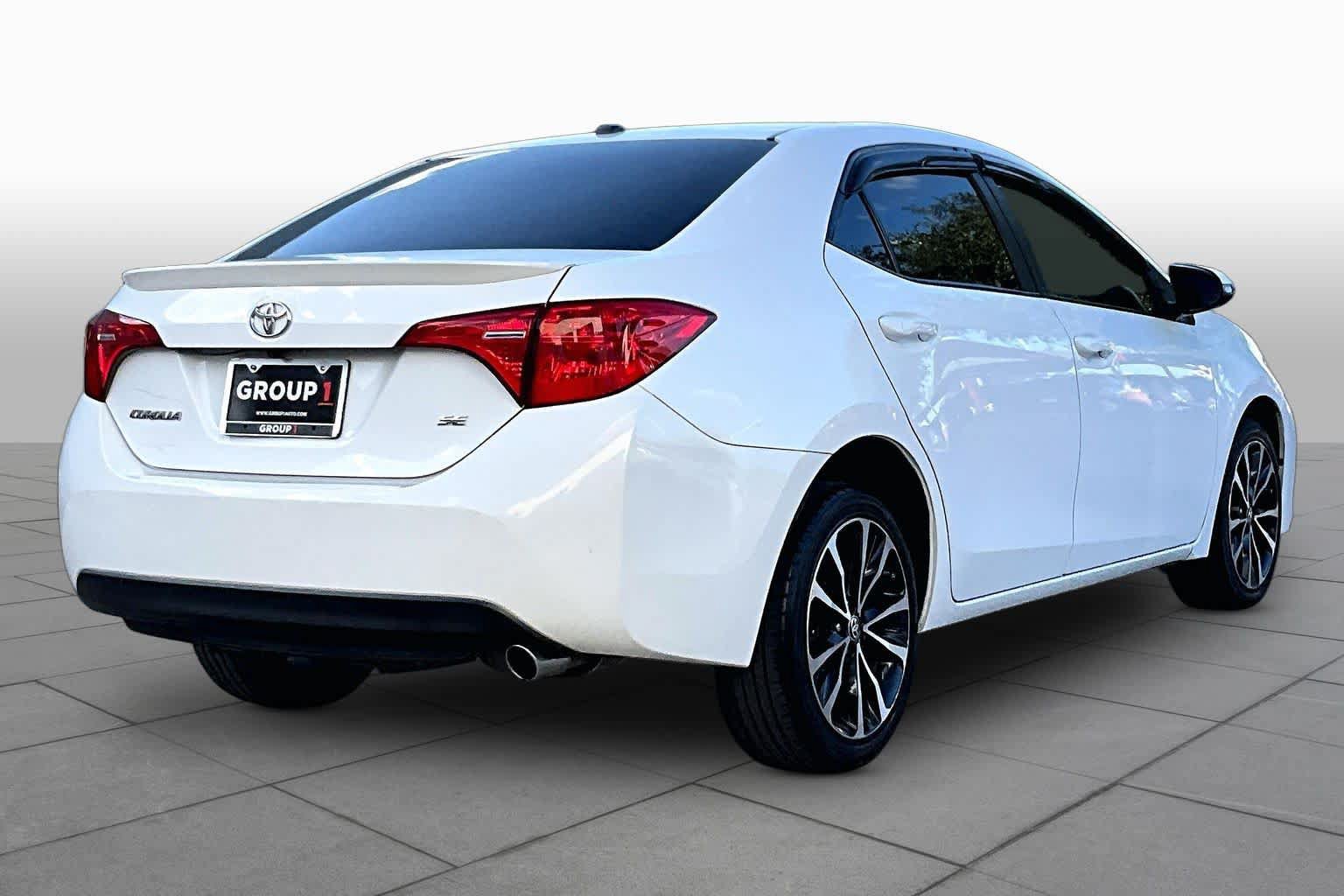 Used 2017 Toyota Corolla SE w/ SE Premium Package FWD image 13