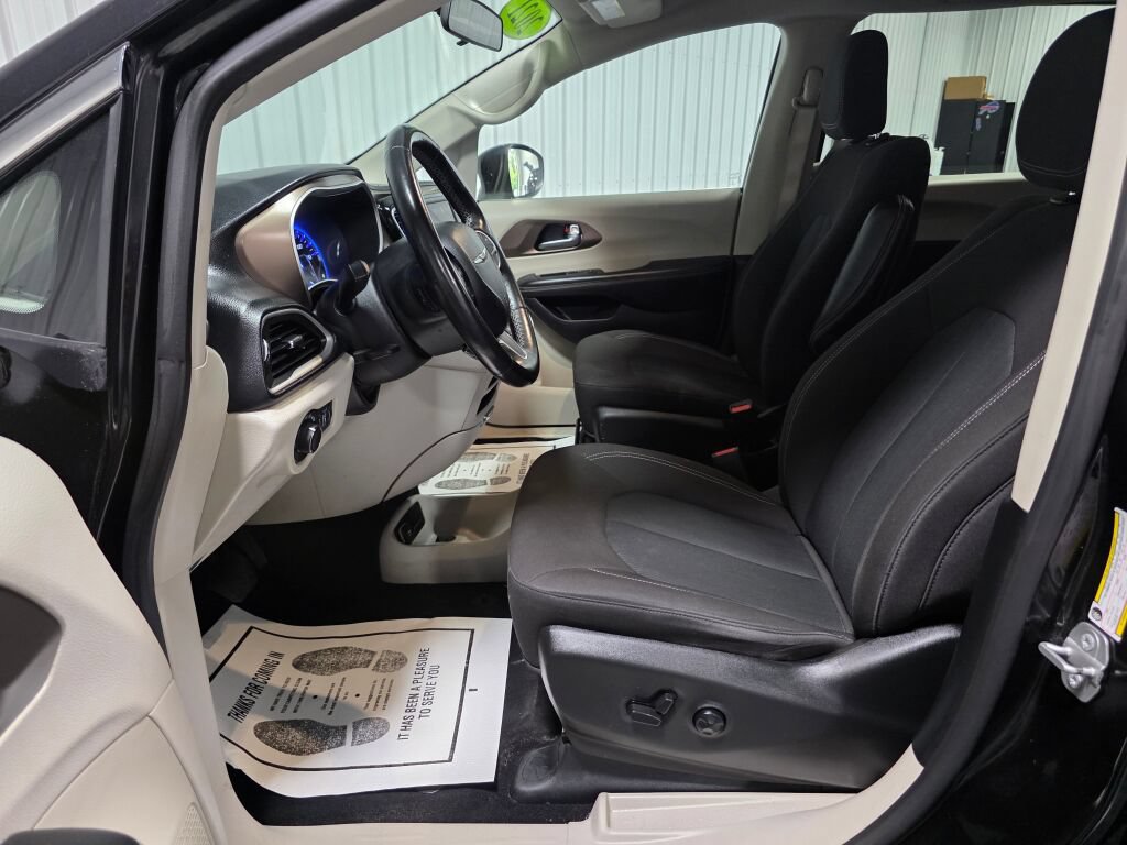 Used 2021 Chrysler Voyager LX w/ Cold Weather Group FWD image 9