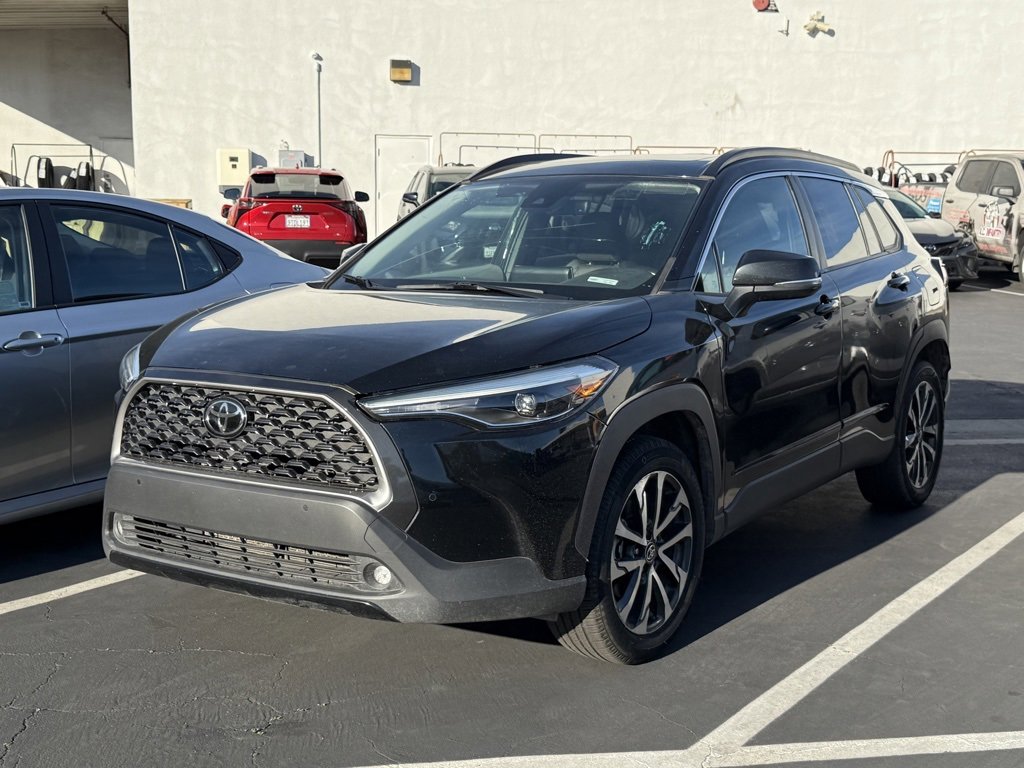 Used 2022 Toyota Corolla Cross XLE image 2
