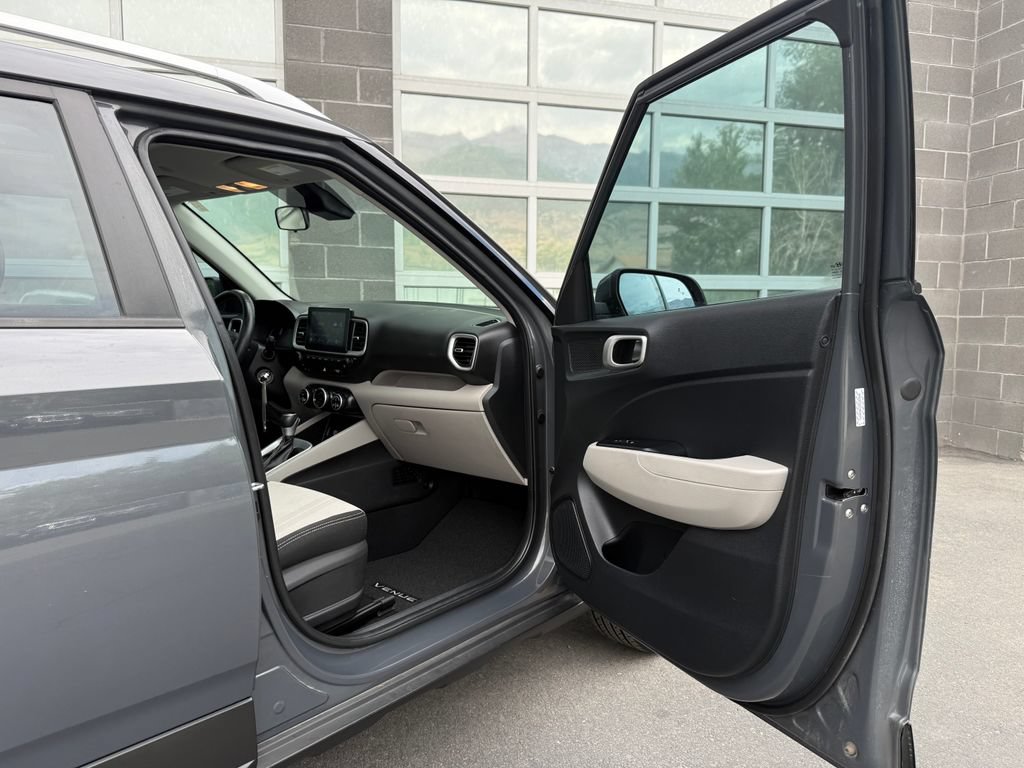 Used 2023 Hyundai Venue SEL w/ Cargo Package FWD image 41