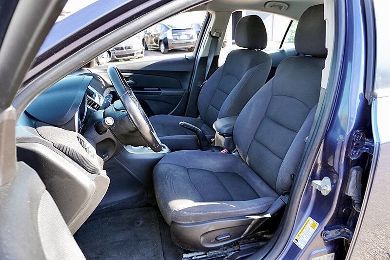 Used 2014 Chevrolet Cruze LT image 16