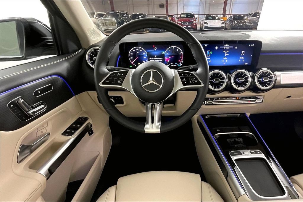 Used 2026 Mercedes-Benz GLB 250 4MATIC image 5