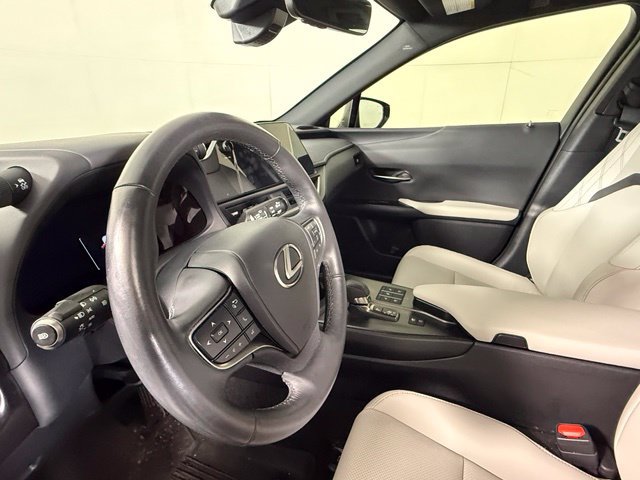 Used 2025 Lexus UX 300h FWD w/ Accessory Package (Z2) image 18