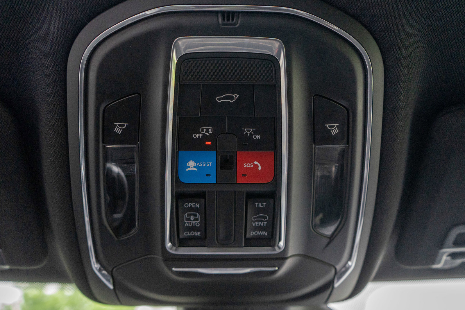 Used 2024 Jeep Grand Cherokee Altitude AWD/4WD image 24