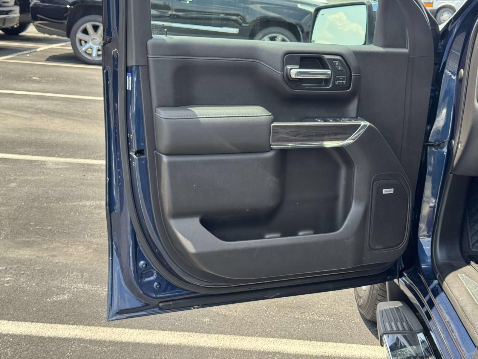 Used 2019 Chevrolet Silverado 1500 LTZ w/ LTZ Plus Package AWD/4WD image 18