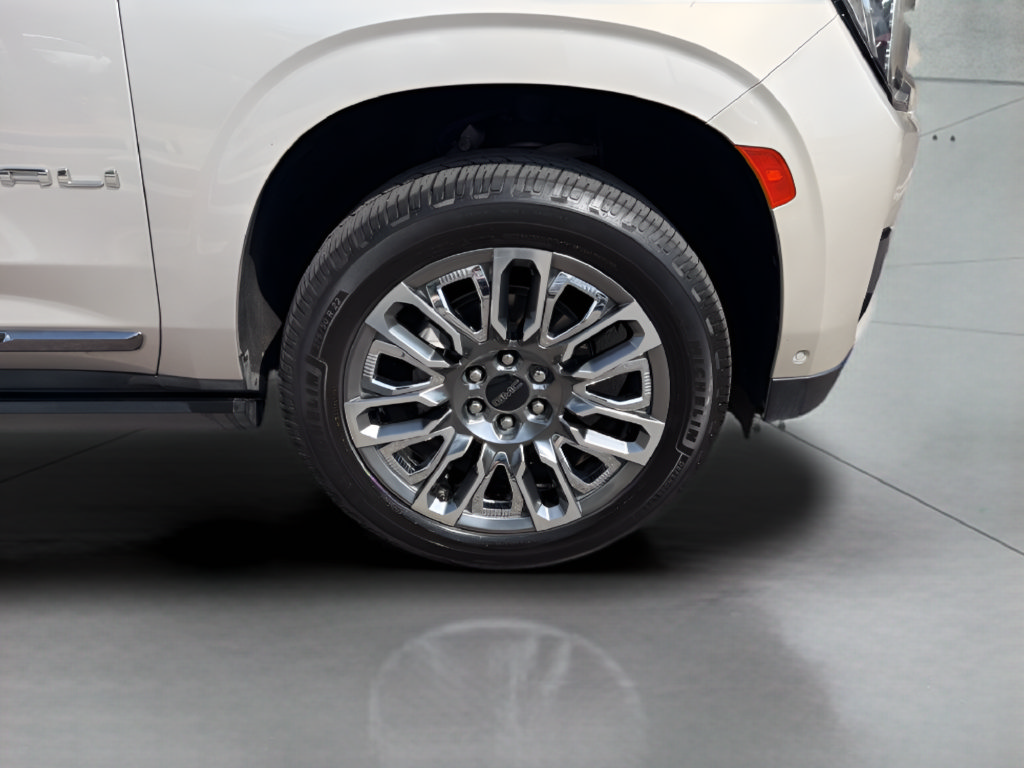 Used 2023 GMC Yukon Denali Ultimate AWD/4WD image 13
