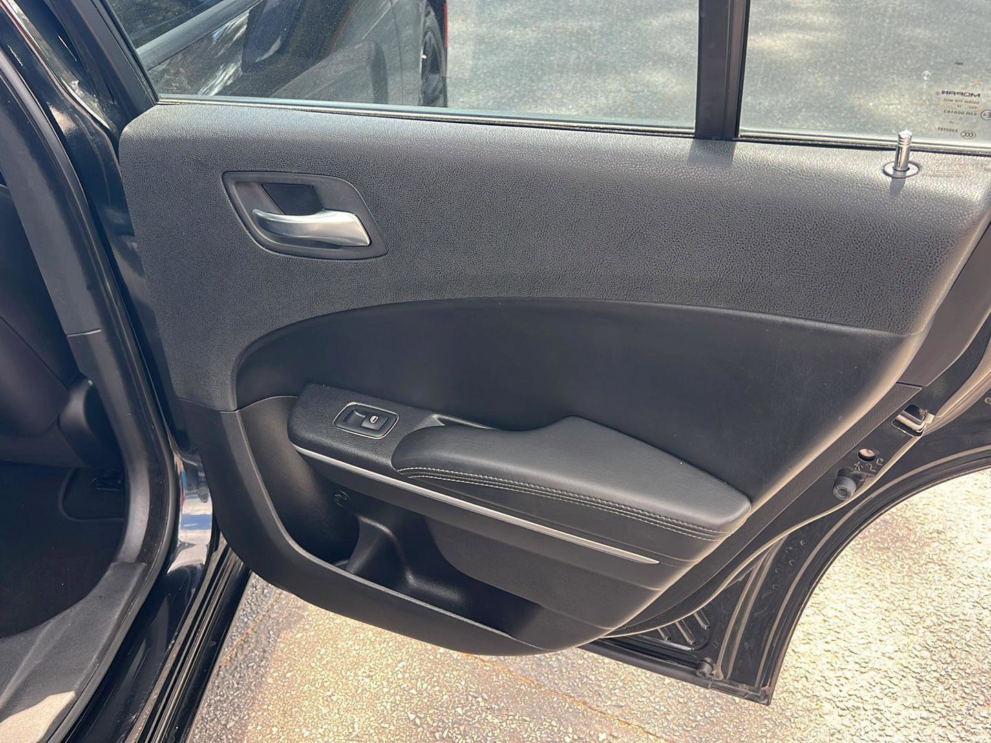 Used 2019 Dodge Charger SXT w/ Leather Interior Group image 16