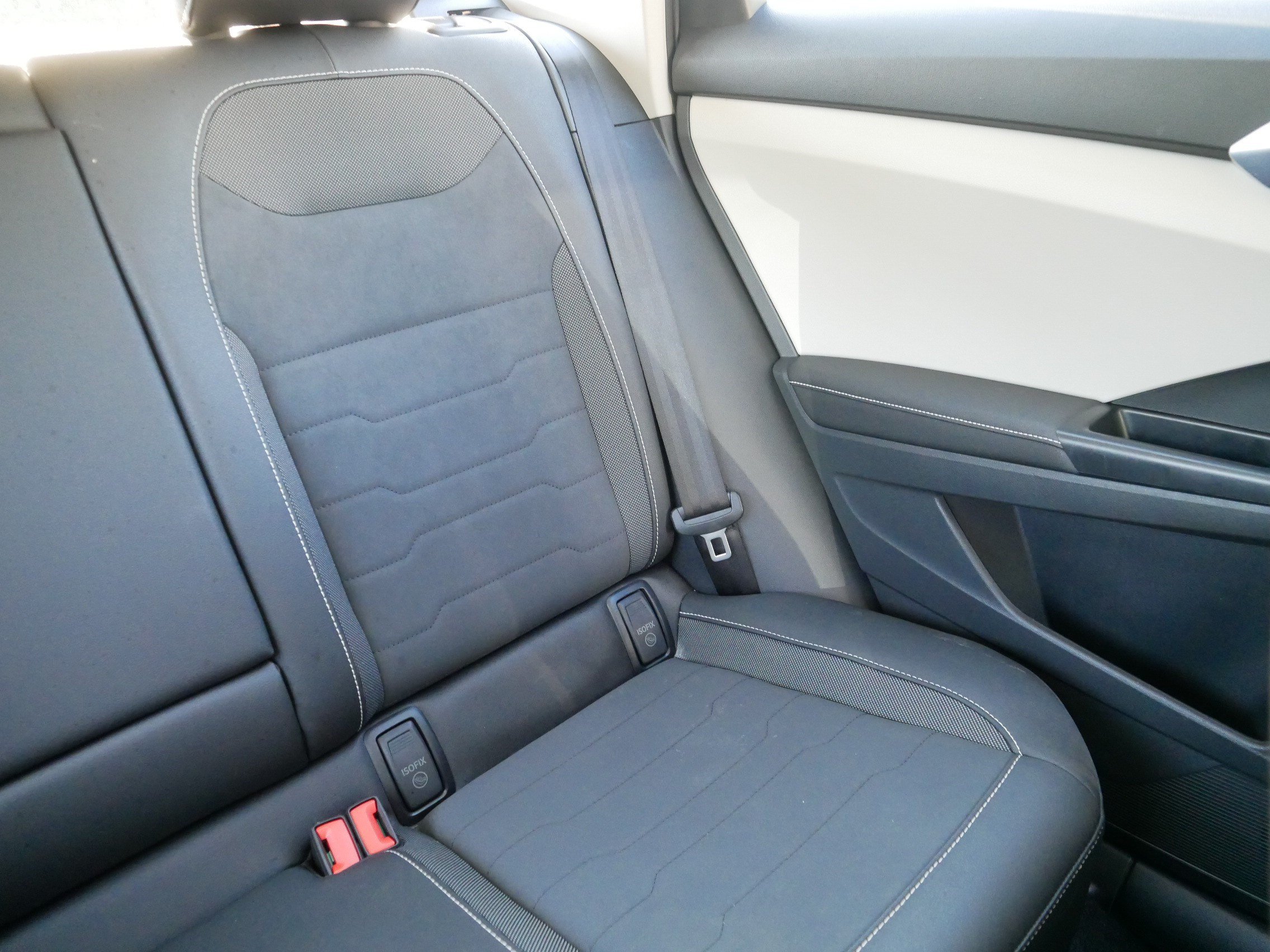 Used 2025 Volkswagen Taos SE w/ Panoramic Sunroof Package AWD/4WD image 14