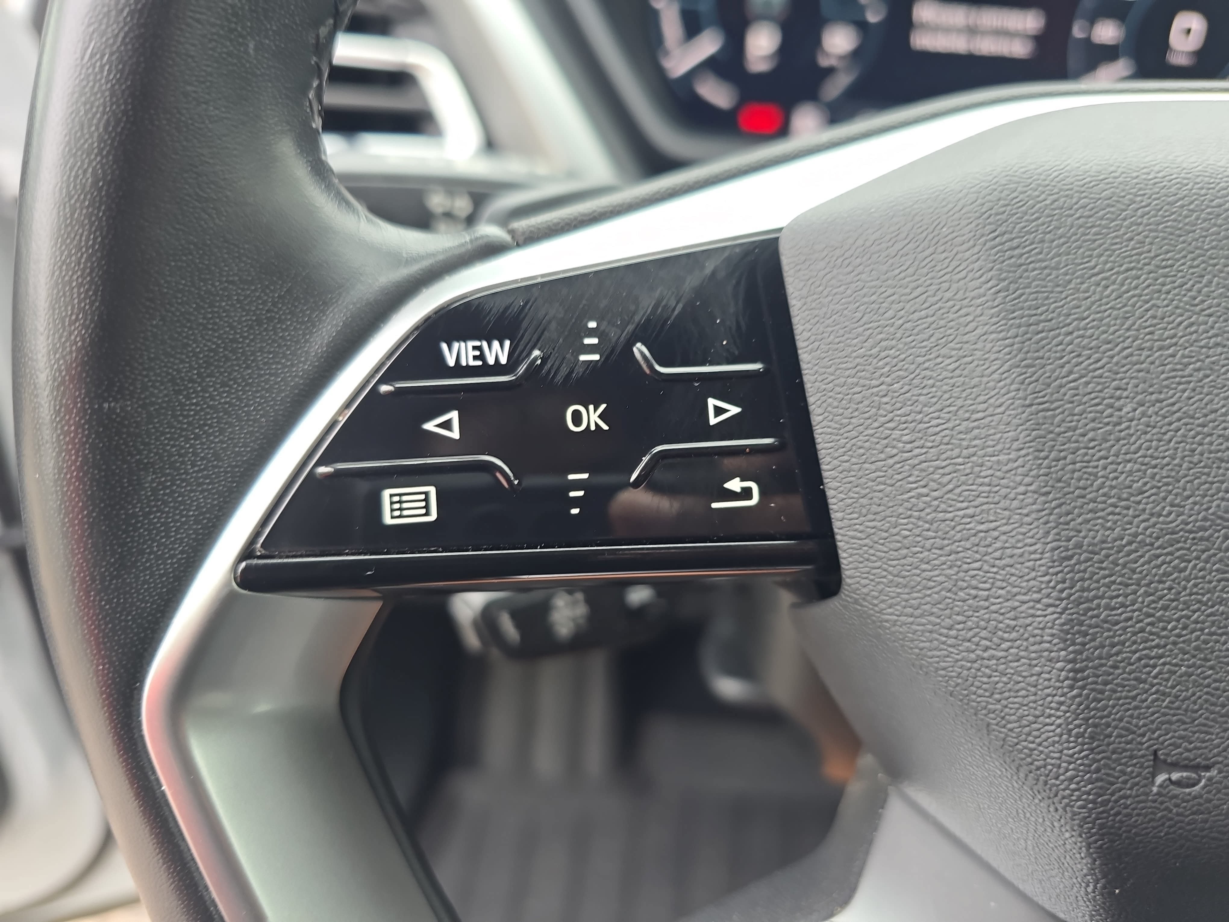 Used 2022 Audi Q4 e-tron Prestige AWD/4WD image 17