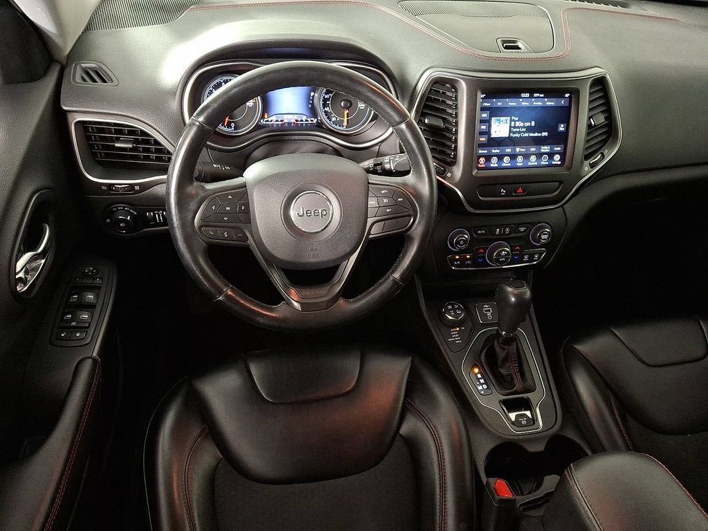 Used 2019 Jeep Cherokee Trailhawk w/ Cold Weather Group AWD/4WD image 2