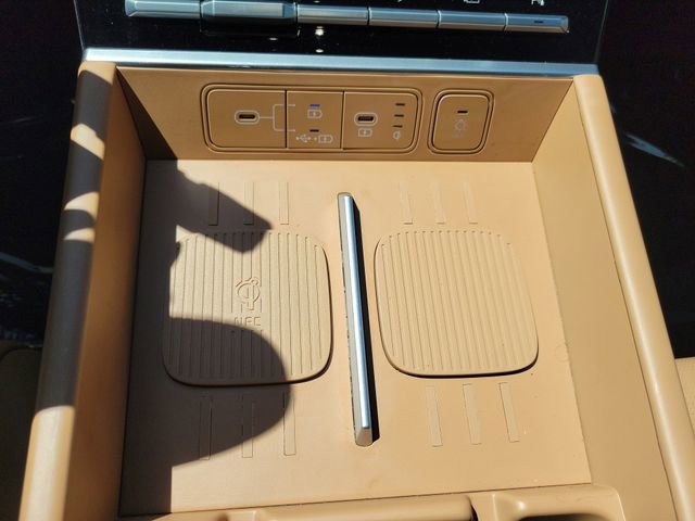 Used 2025 Hyundai Santa Fe Limited image 21