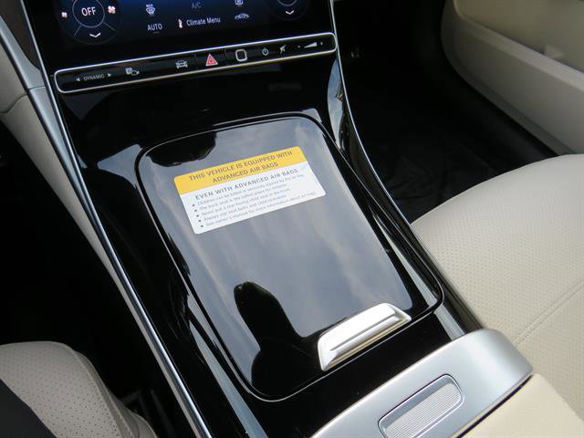 Used 2025 Mercedes-Benz C 300 4MATIC Sedan image 15