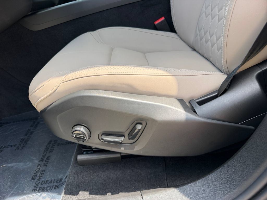 Certified 2026 Volvo XC60 B5 Plus w/ Climate Package AWD/4WD image 17