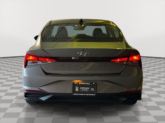 Used 2023 Hyundai Elantra SEL w/ Preferred Accessory Package FWD image 5
