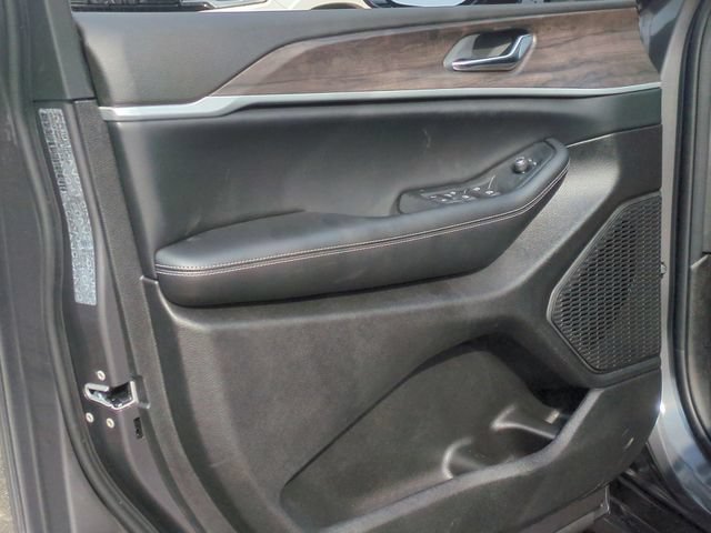 New 2026 Jeep Grand Cherokee Altitude RWD image 30
