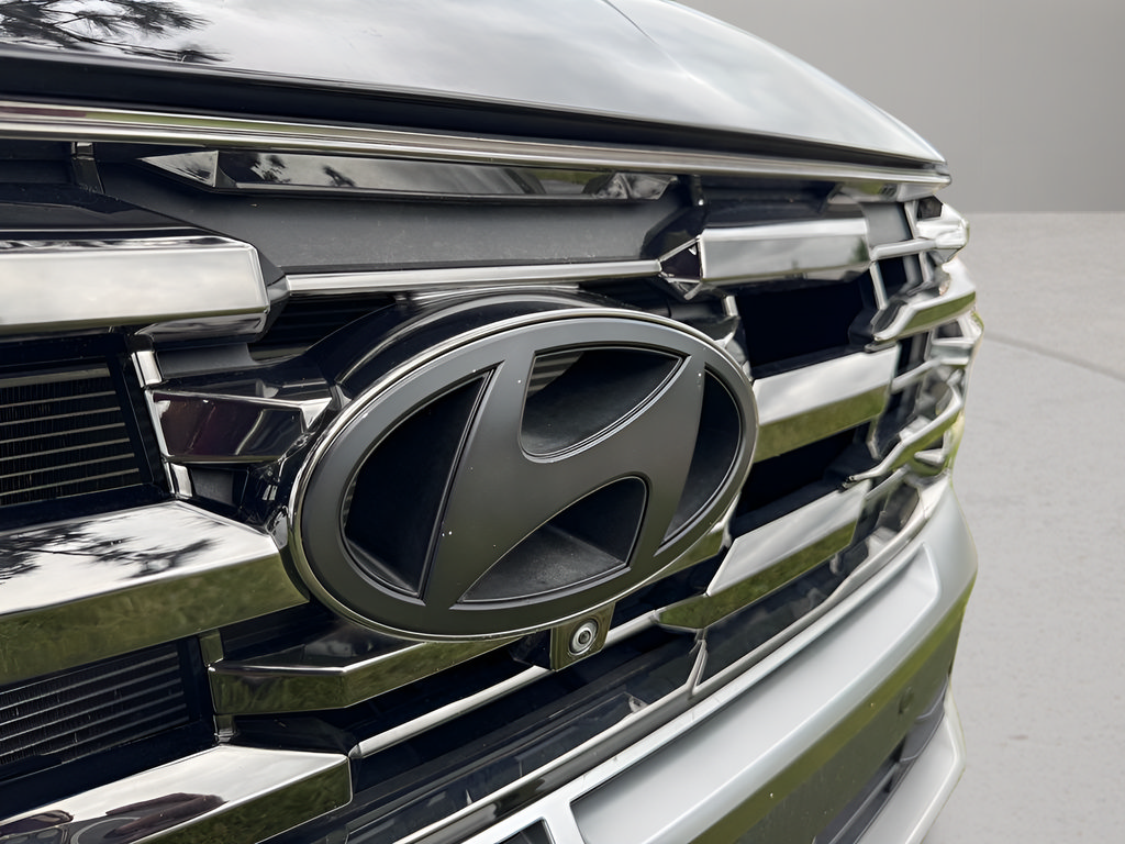 Certified 2025 Hyundai Tucson Limited FWD image 12