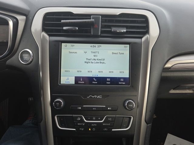 Used 2020 Ford Fusion SE image 29