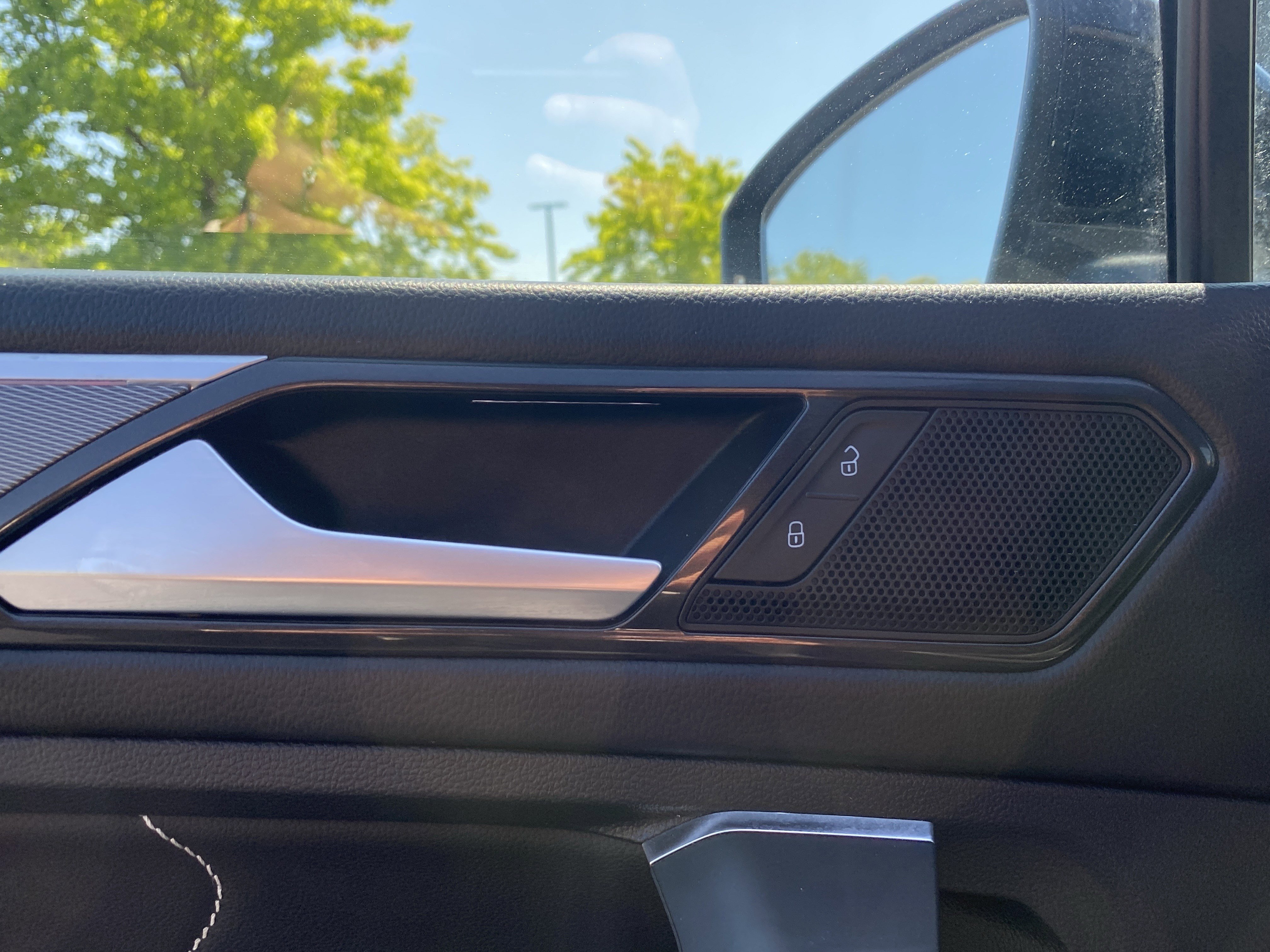 Used 2023 Volkswagen Tiguan SE R-Line FWD image 26