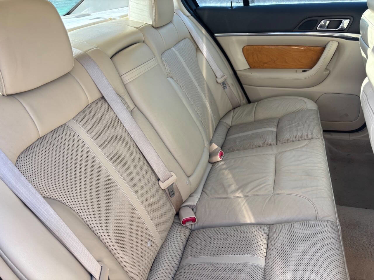 Used 2010 Lincoln MKS image 12