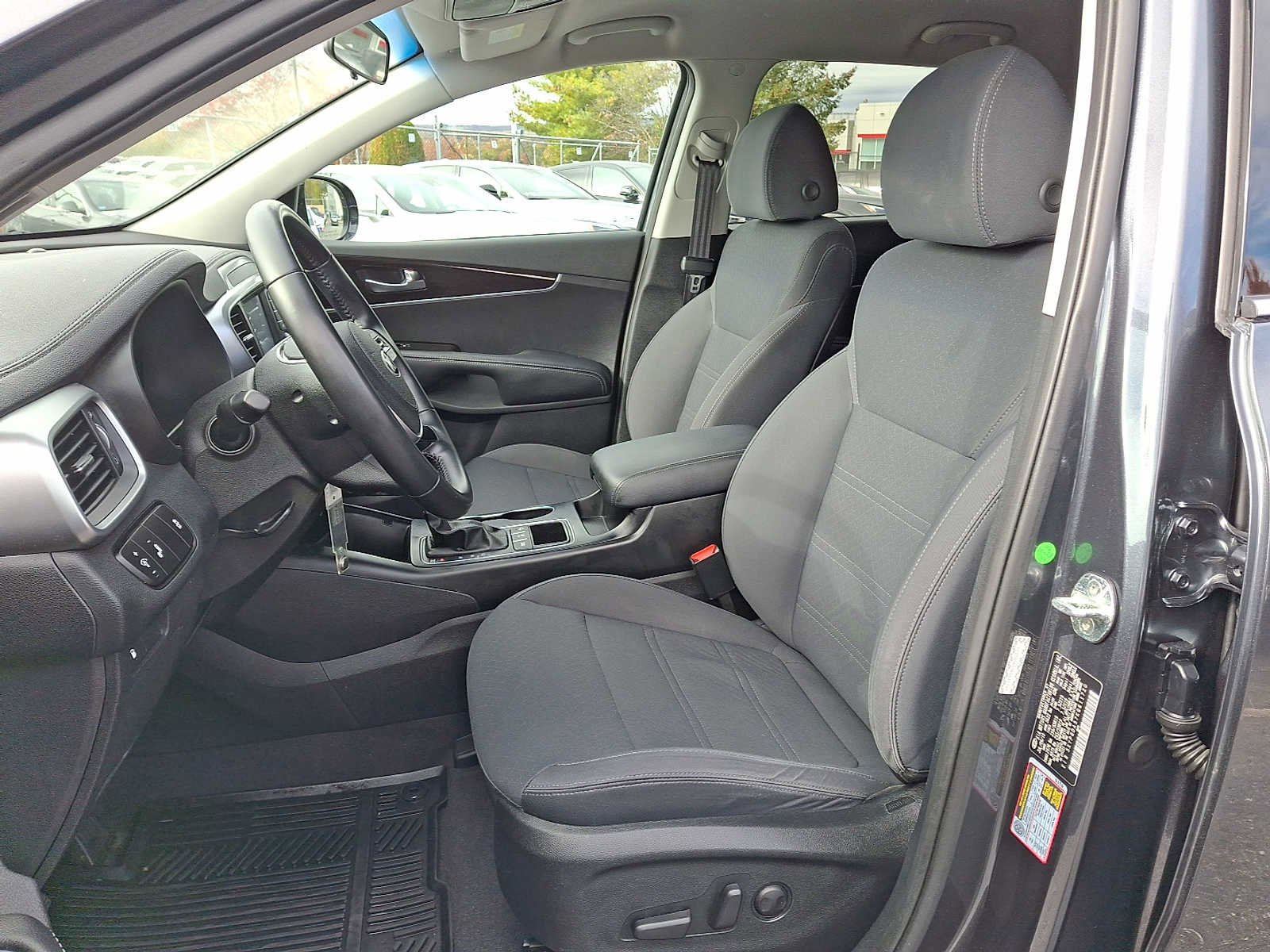 Used 2019 Kia Sorento S image 12