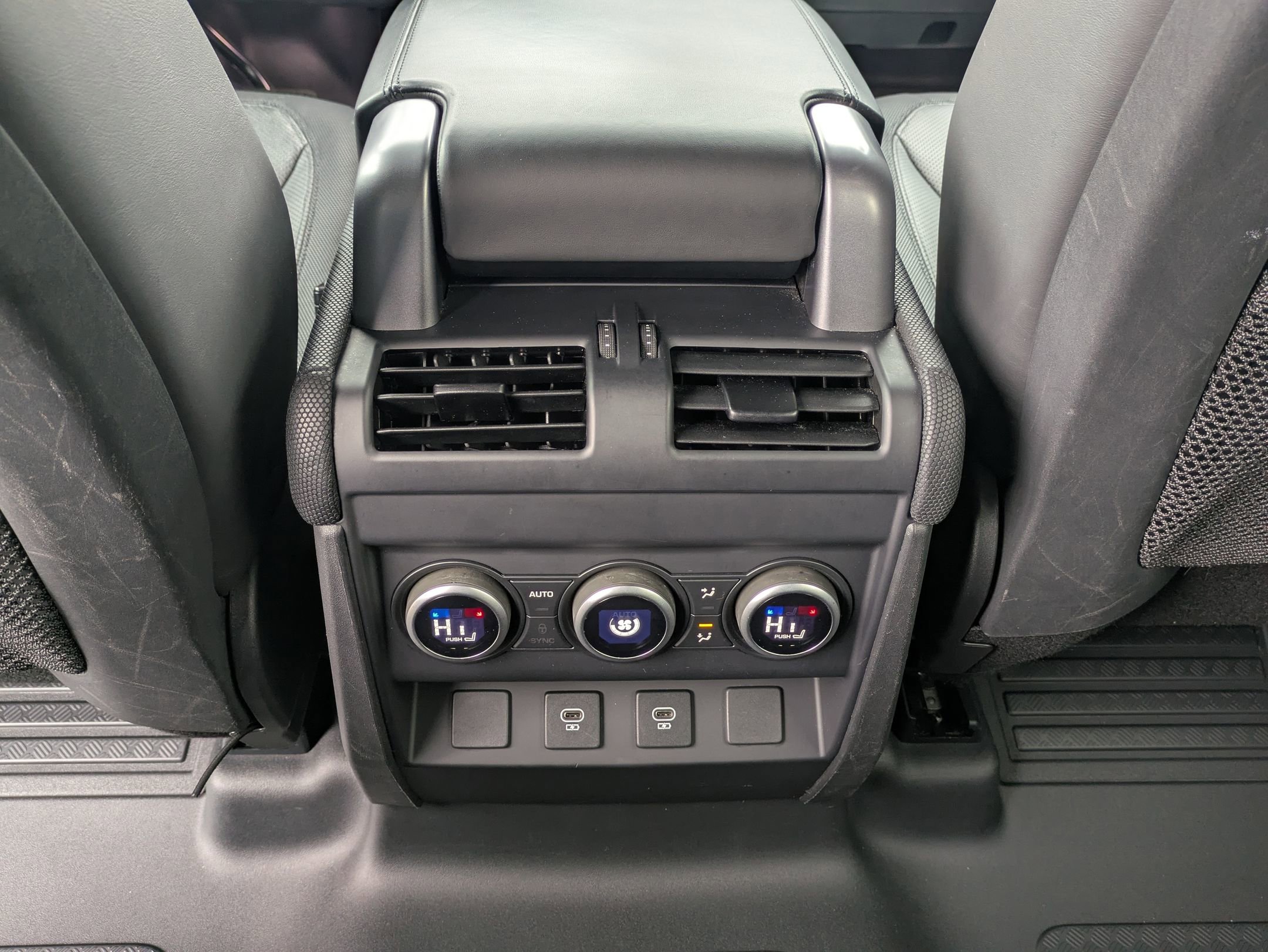 Certified 2023 Land Rover Defender 110 X-Dynamic SE image 24