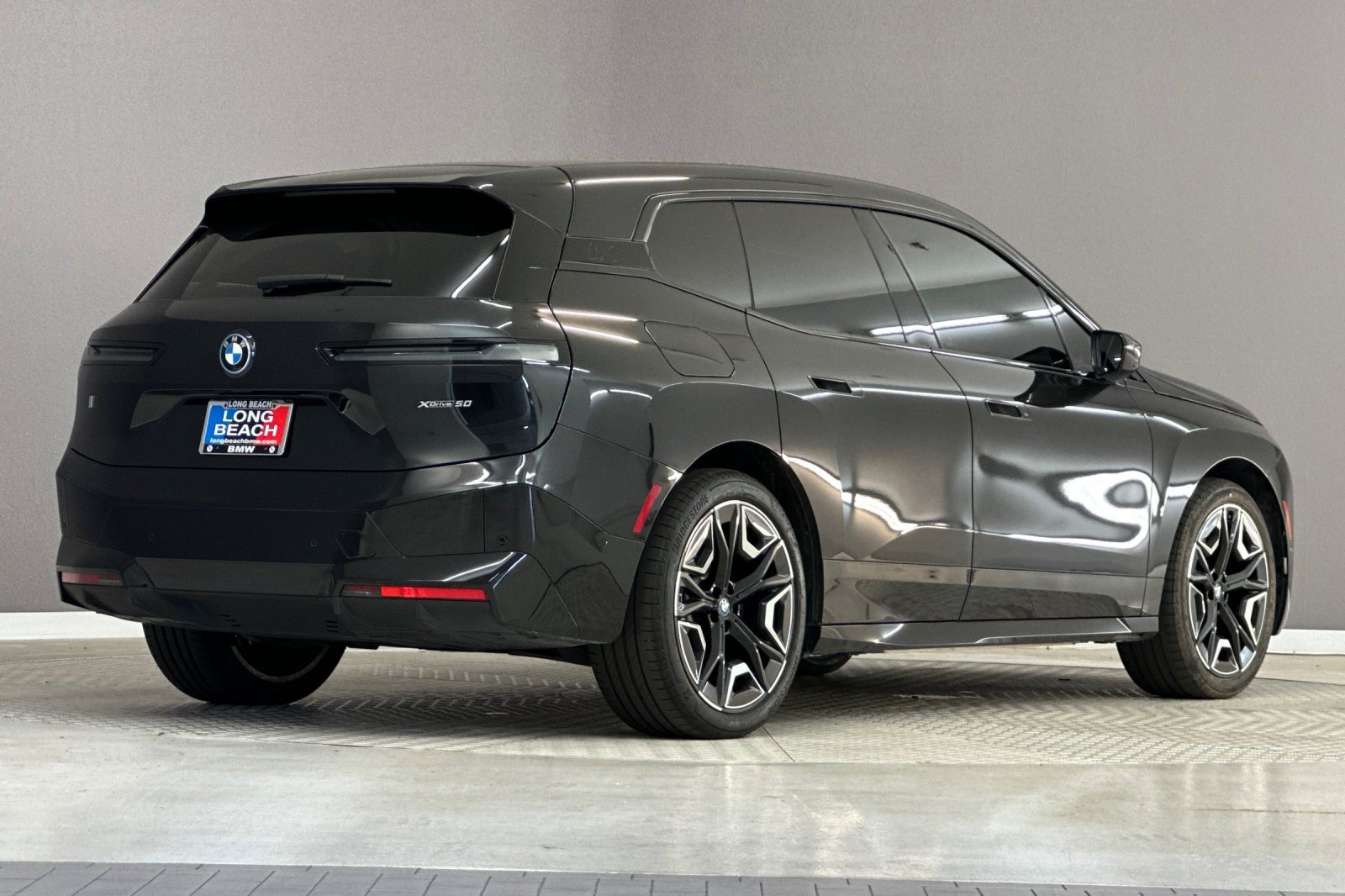 Certified 2023 BMW iX xDrive50 w/ Premium Package AWD/4WD image 8
