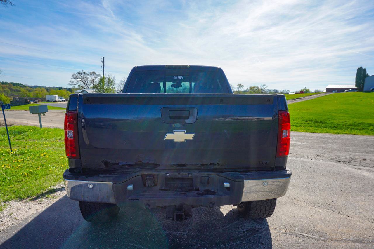 Used 2007 Chevrolet Silverado 1500 LTZ w/ Safety Package AWD/4WD image 5
