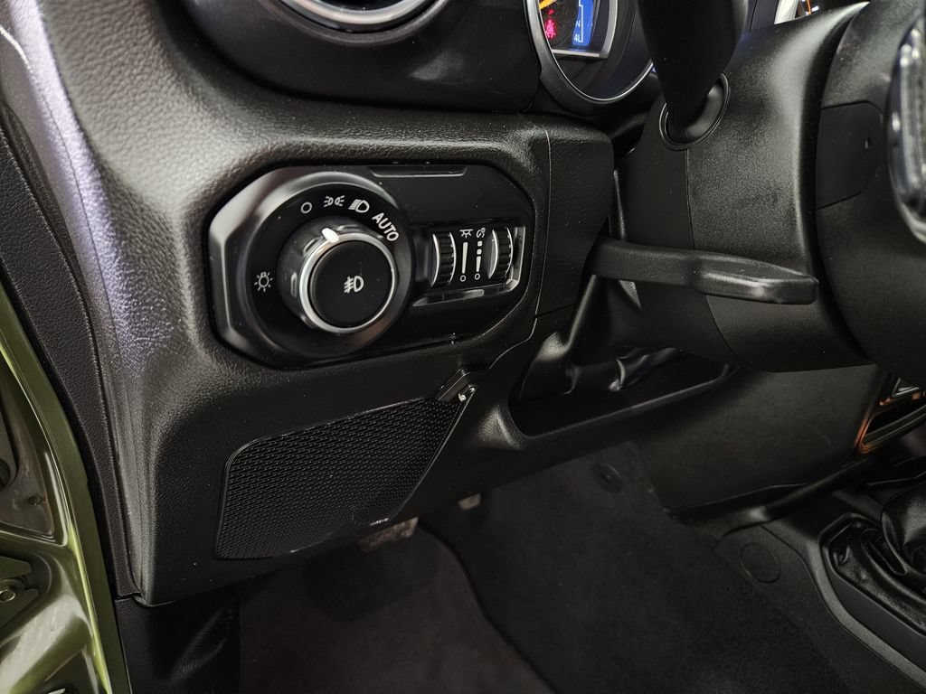 Used 2022 Jeep Wrangler Unlimited Sahara AWD/4WD image 24