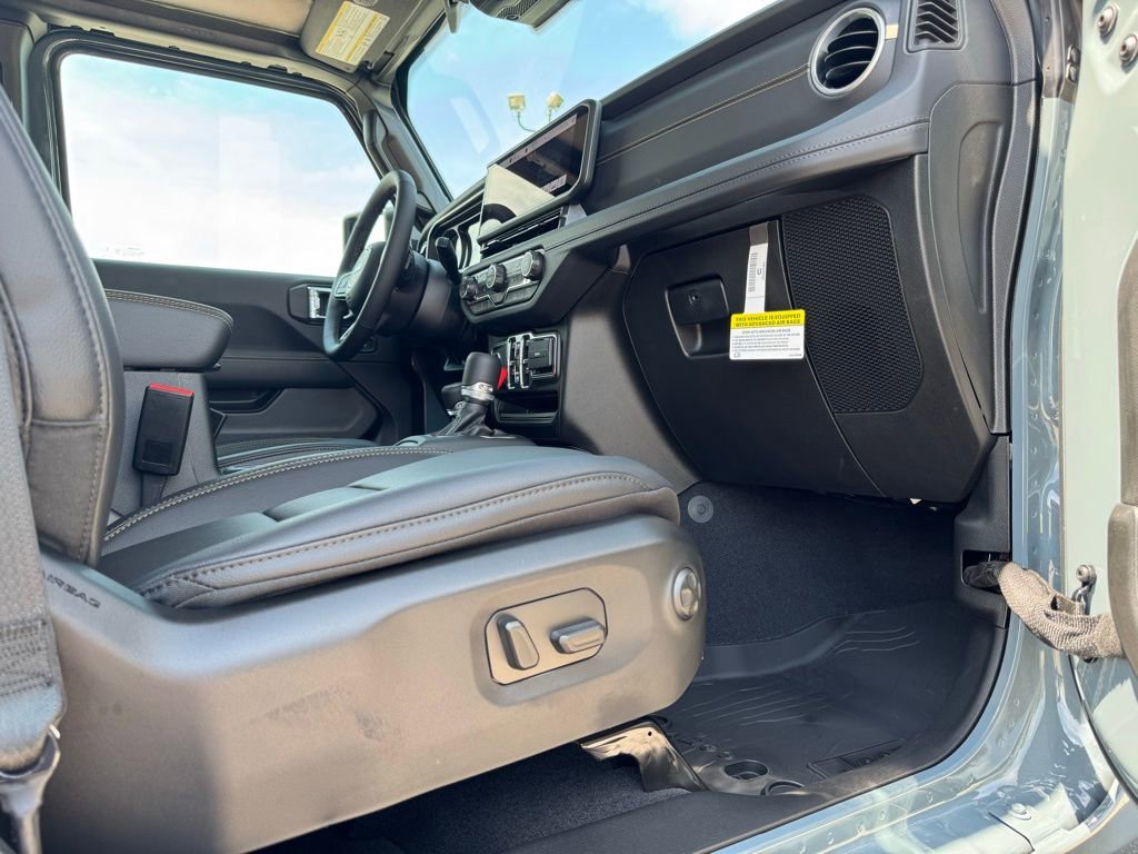 New 2025 Jeep Gladiator Sport w/ Premium Package image 22