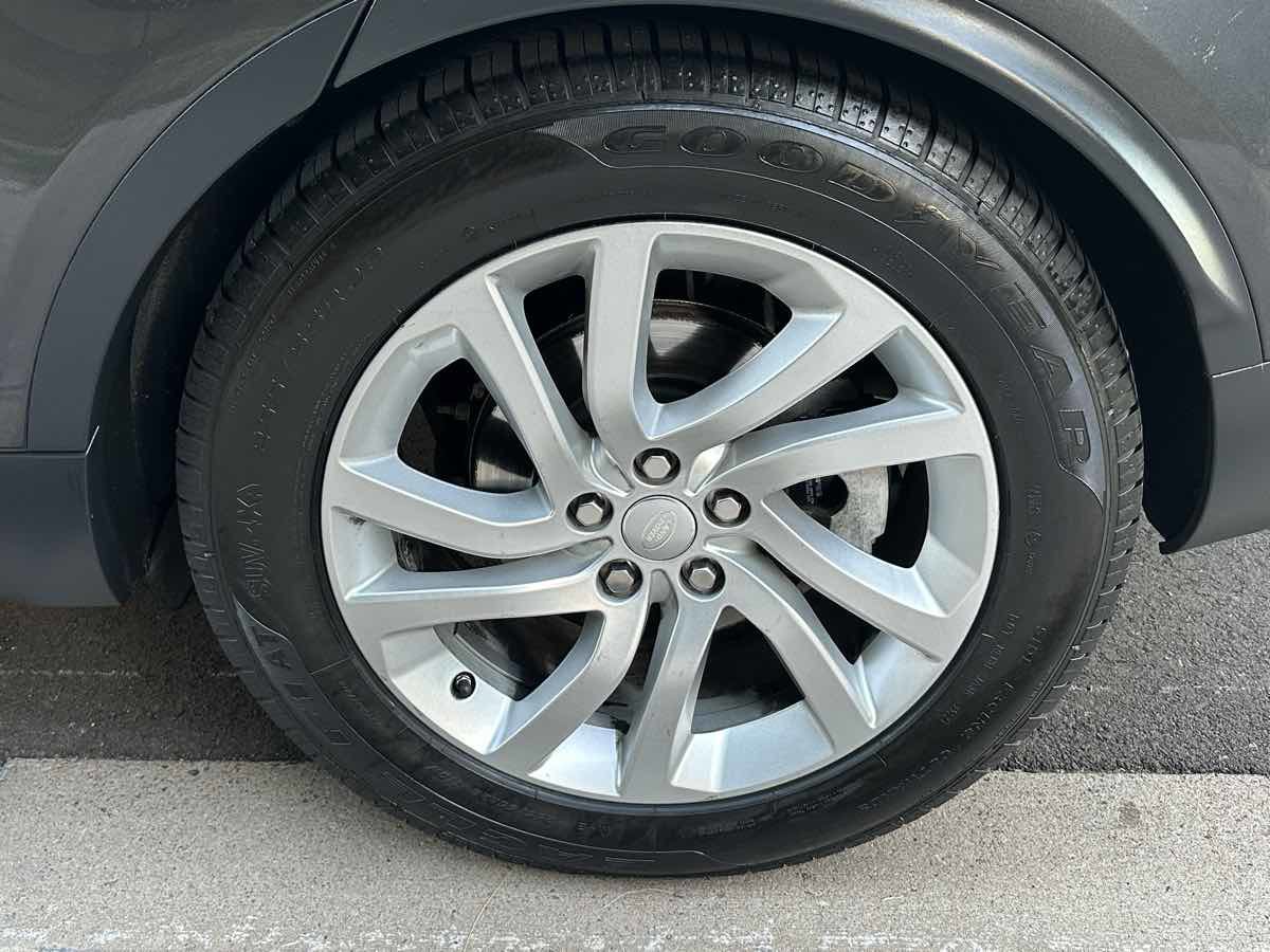Used 2018 Land Rover Discovery SE image 66