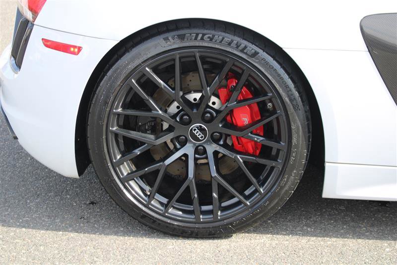 Used 2018 Audi R8 V10 w/ Carbon Exterior Package image 11