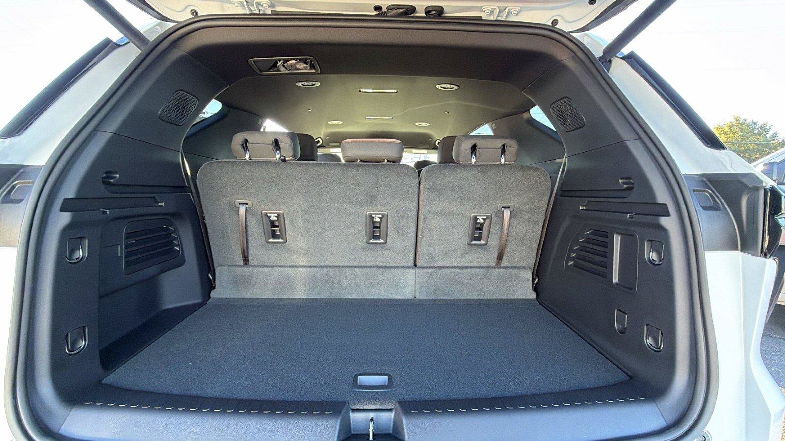 New 2027 Chevrolet Traverse LT FWD image 12