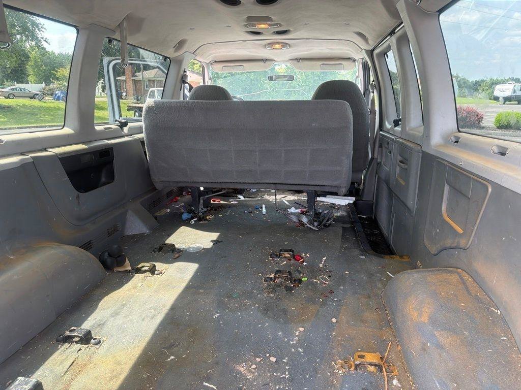 Used 2005 Ford E-350 and Econoline 350 XLT RWD image 12