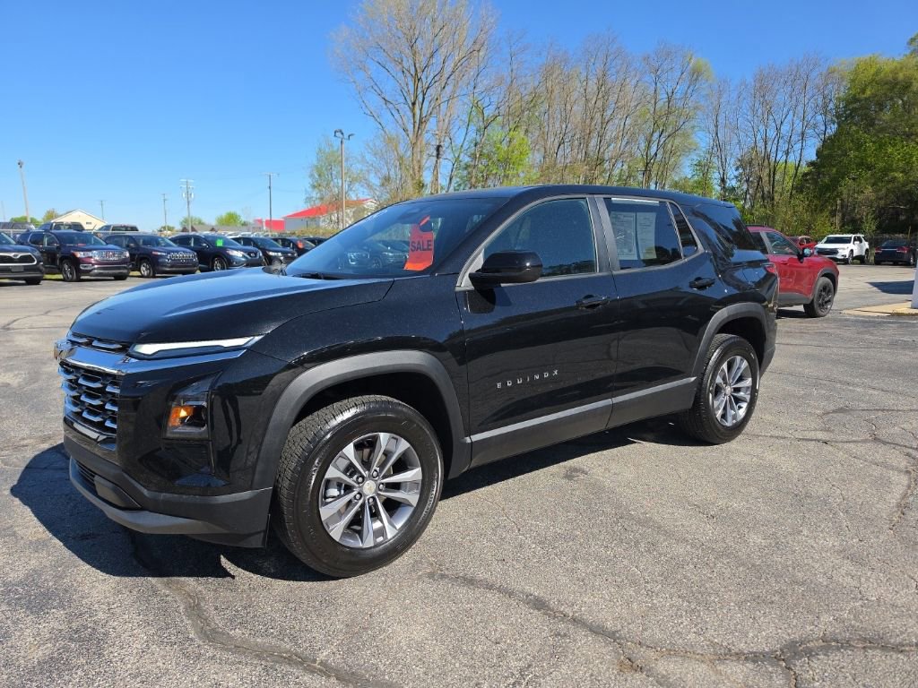 Used 2025 Chevrolet Equinox LT FWD image 3