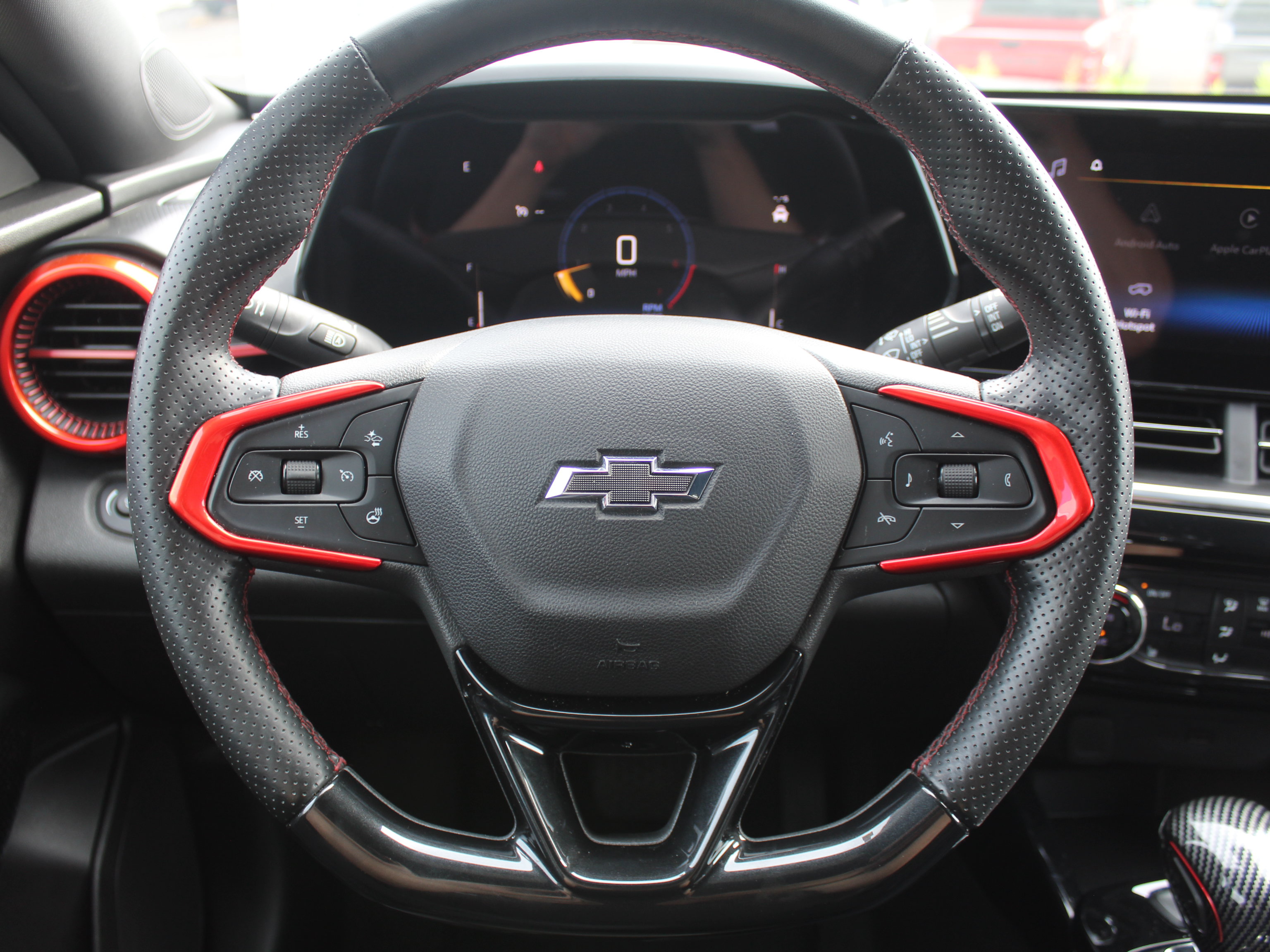 Used 2025 Chevrolet Trax RS FWD image 16
