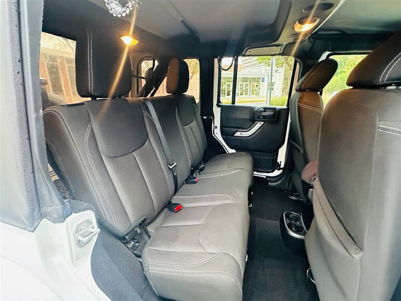 Used 2015 Jeep Wrangler Unlimited Sahara AWD/4WD image 23