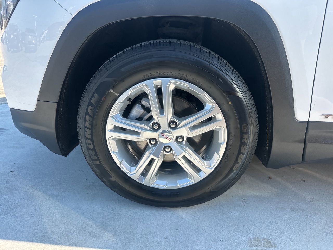 Used 2024 GMC Terrain SLE image 7