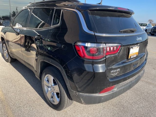 Used 2022 Jeep Compass Latitude w/ Sun and Sound Group AWD/4WD image 8