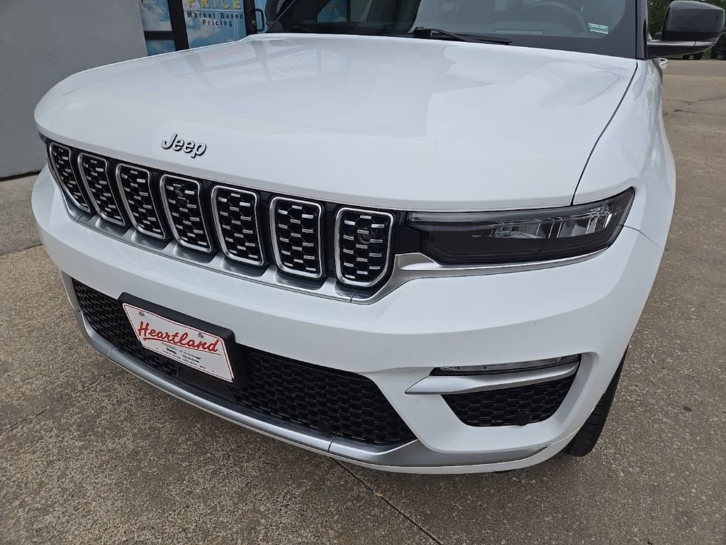 Used 2022 Jeep Grand Cherokee Summit AWD/4WD image 17