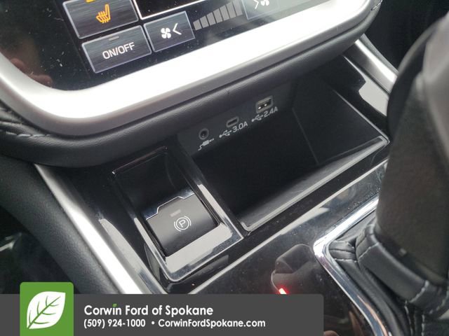 Used 2024 Subaru Outback Premium image 32