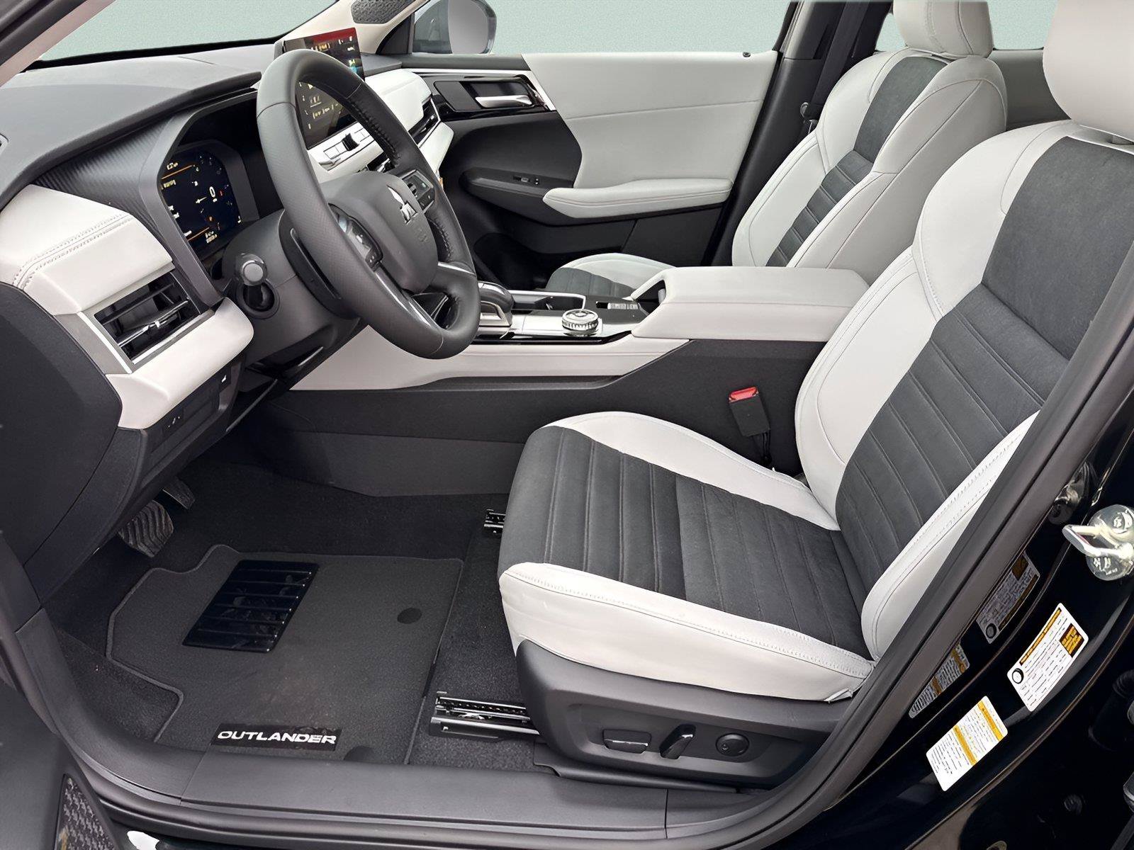 Used 2025 Mitsubishi Outlander SE AWD/4WD image 24