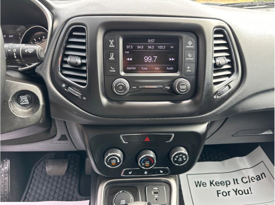 Used 2018 Jeep Compass Latitude w/ Cold Weather Group image 16