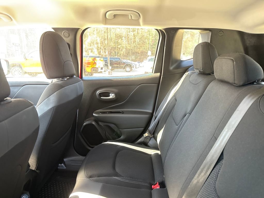 Used 2022 Jeep Renegade Latitude AWD/4WD image 9