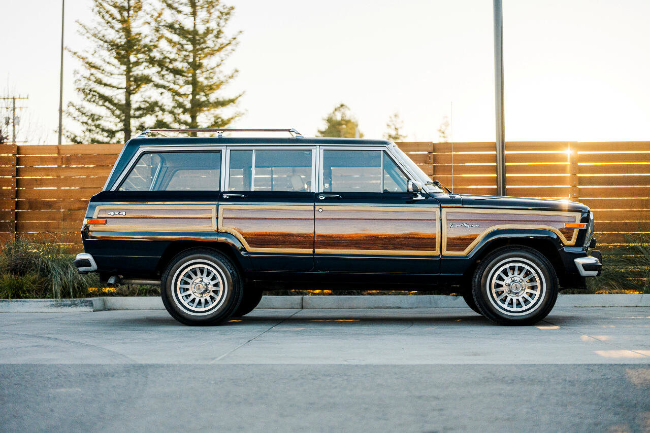 Used 1987 Jeep Grand Wagoneer image 10