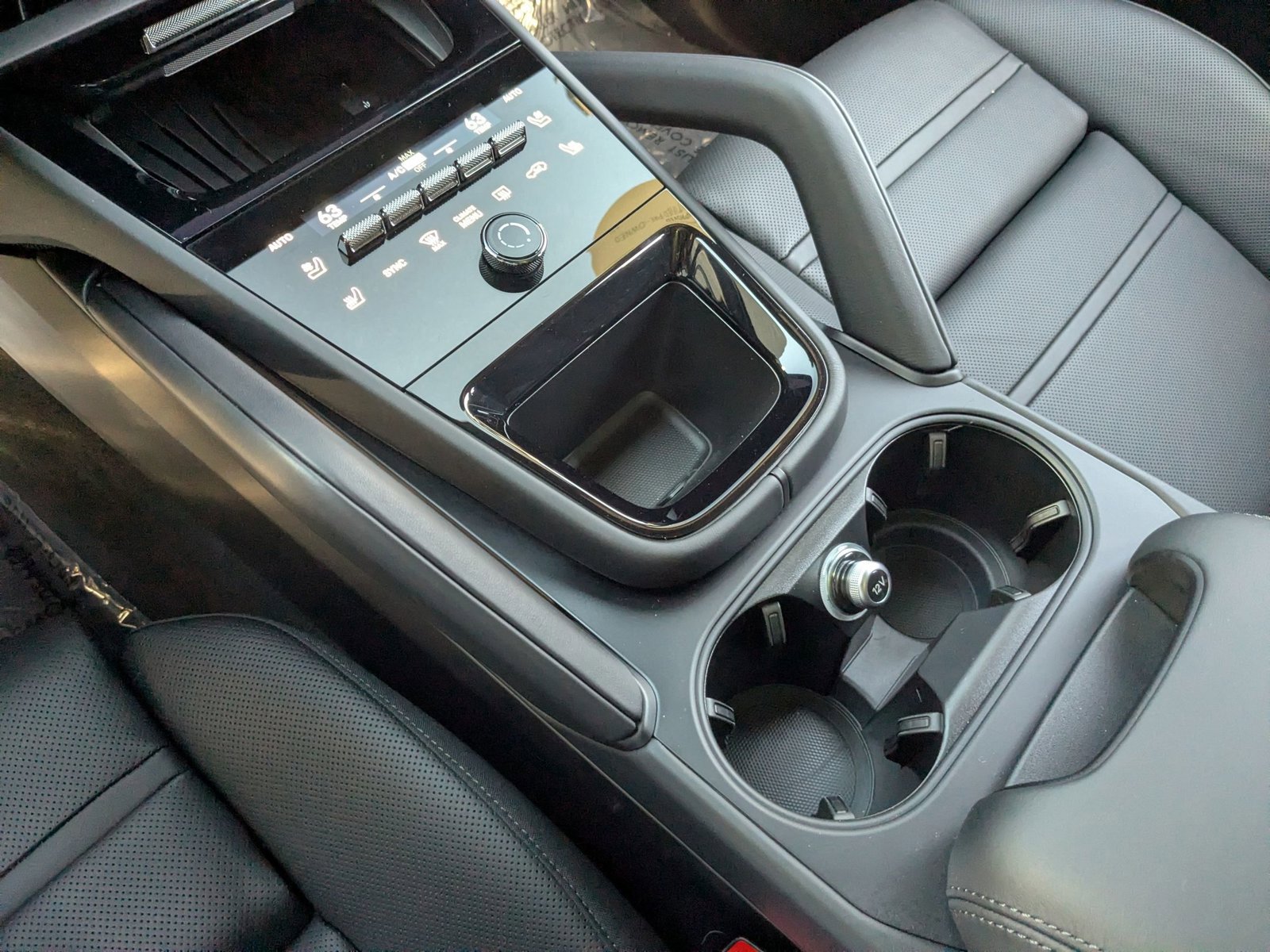 Certified 2025 Porsche Cayenne AWD/4WD image 17