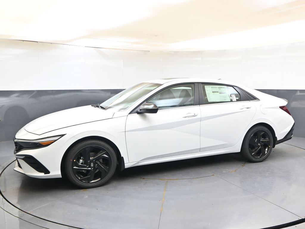 New 2026 Hyundai Elantra SEL Sport Premium FWD image 2