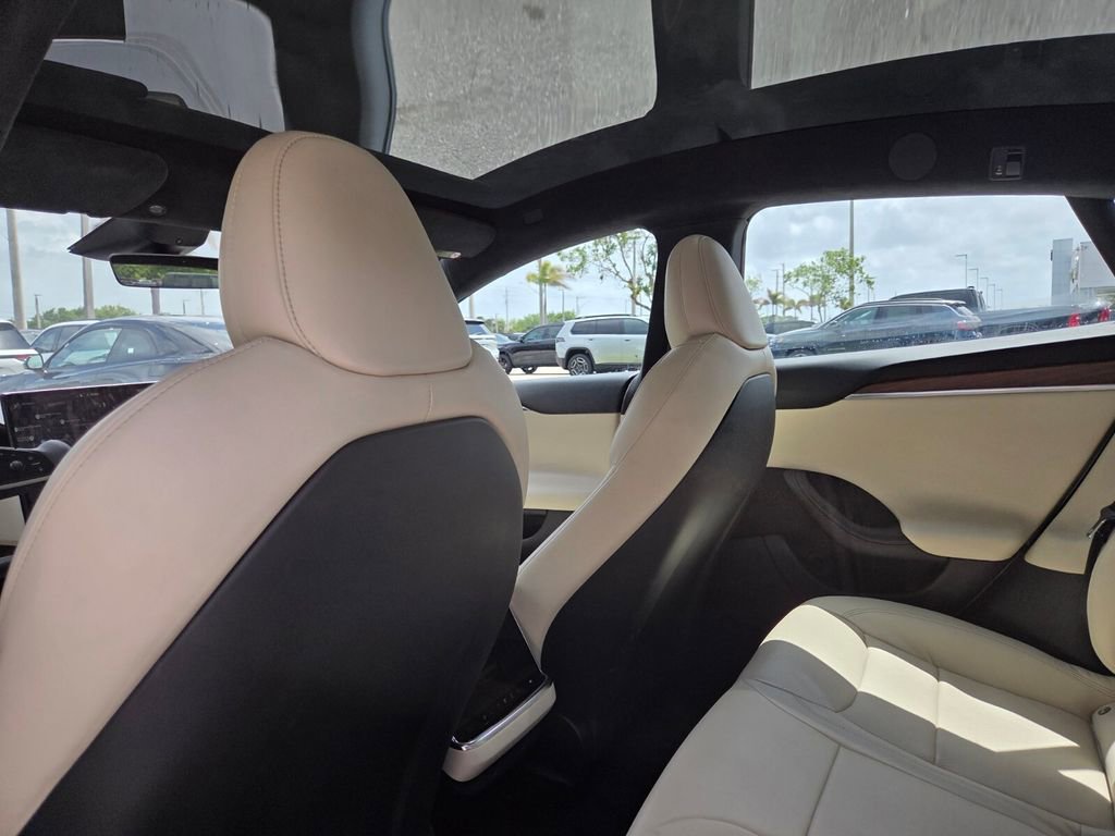 Used 2023 Tesla Model S image 18