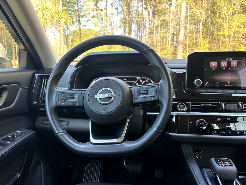 Used 2024 Nissan Pathfinder SV image 15